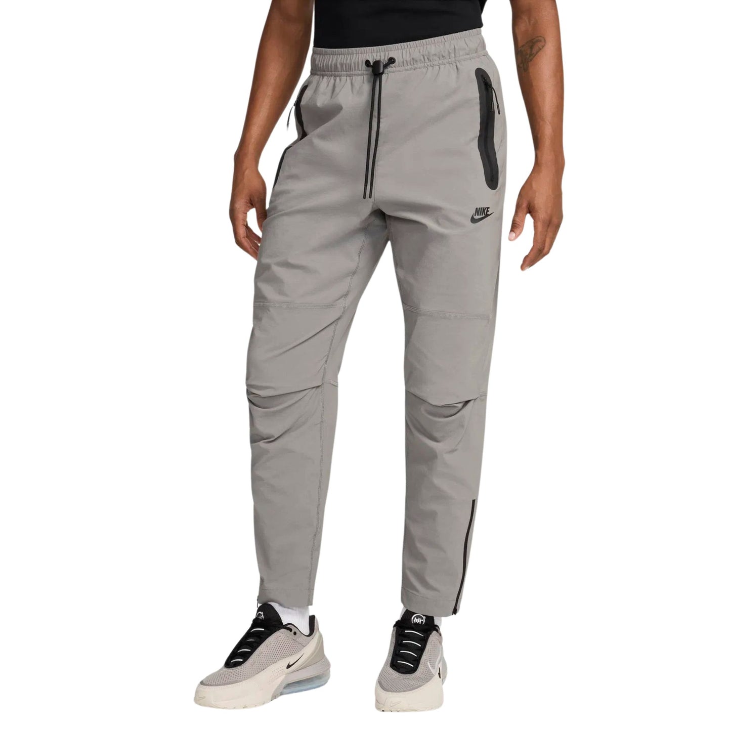 Onesizestore Pantaloni Nike Tech Pants HM8241 014