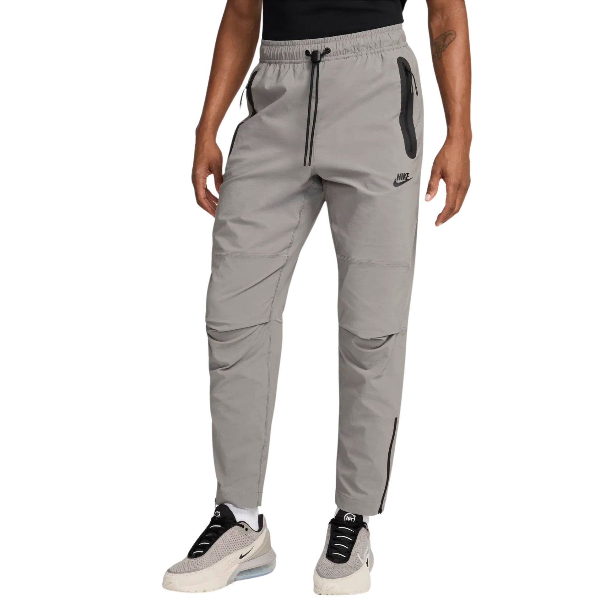 Onesizestore Pantaloni Nike Tech Pants HM8241 014